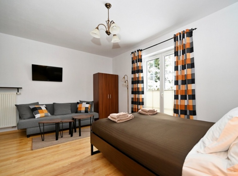 Molon&oacute;wka Guest House przestronne studio dla max.4 os&oacute;b z aneksem kuchennym i łazienką z bezpośrednim wyjściem na ogr&oacute;d?v=1.0