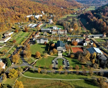 Panorama Szczyrku jesienią &ndash; widok z g&oacute;rskiej polany